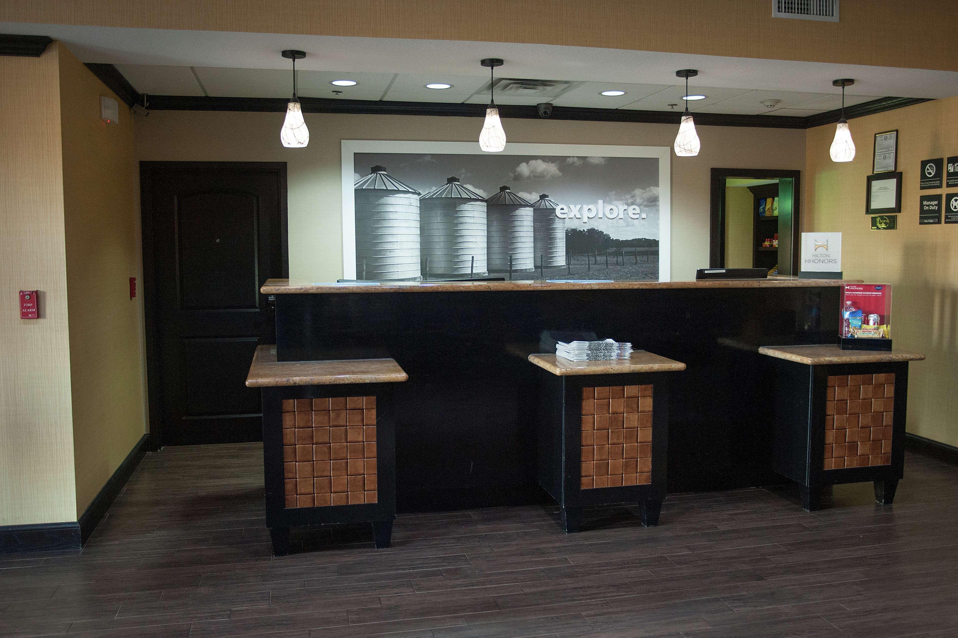 Hampton Inn & Suites Palestine Esterno foto